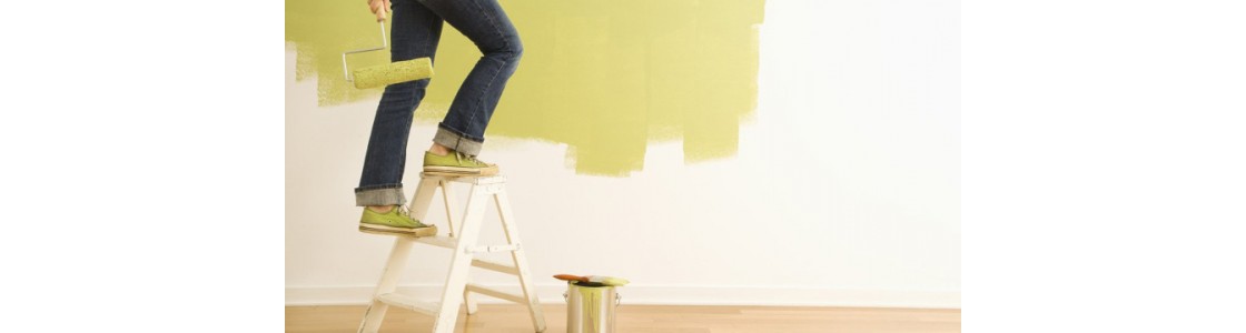 Как выбрать краску для стен и потолков